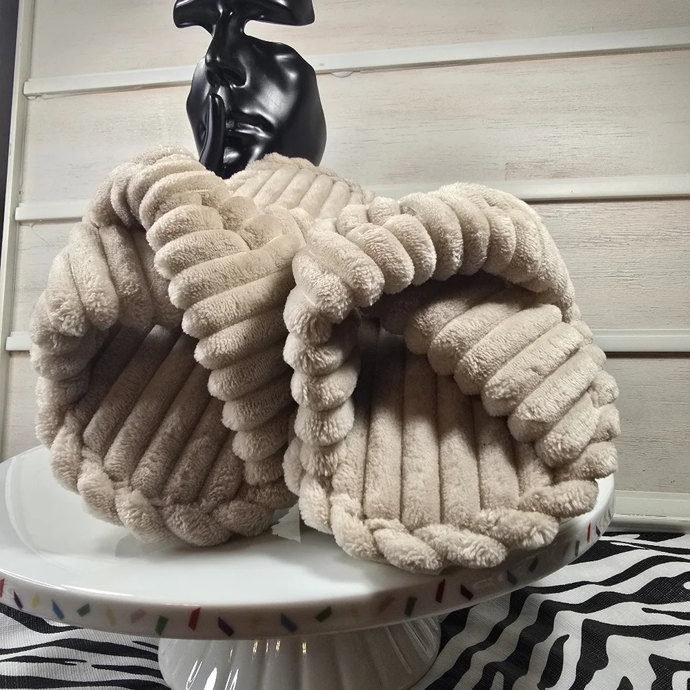 Luxurious Cream house slippers
